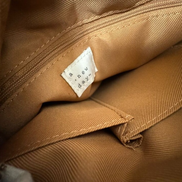 a.New.Day,Woman,2 purse+handbags $22,Each,Honey coffe,Zip,Pockets,Faux Leather.! - Picture 9 of 16